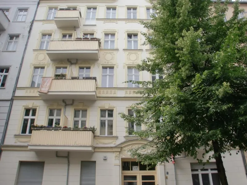 Ruhig im Innenhof gelegene Altbauwohnung im "Samariterviertel" neu zu vermieten — photo 1